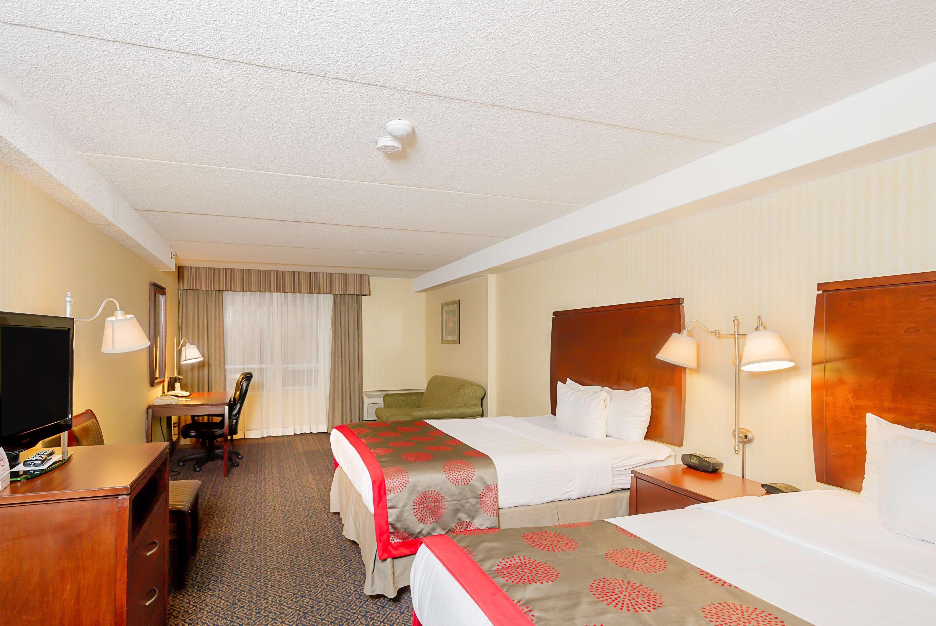 Ramada By Wyndham Niagara Falls By The River Exterior foto