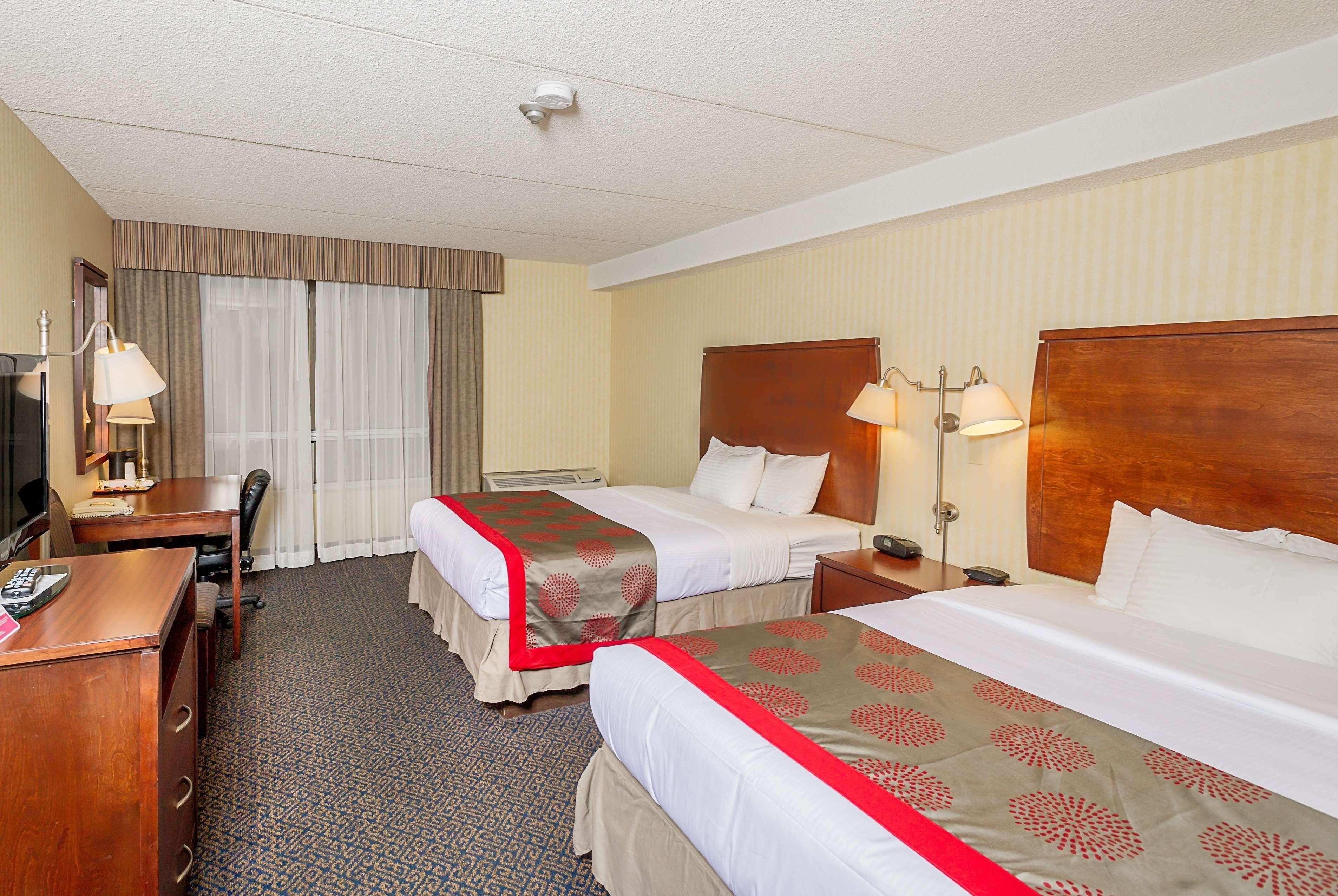 Ramada By Wyndham Niagara Falls By The River Exterior foto