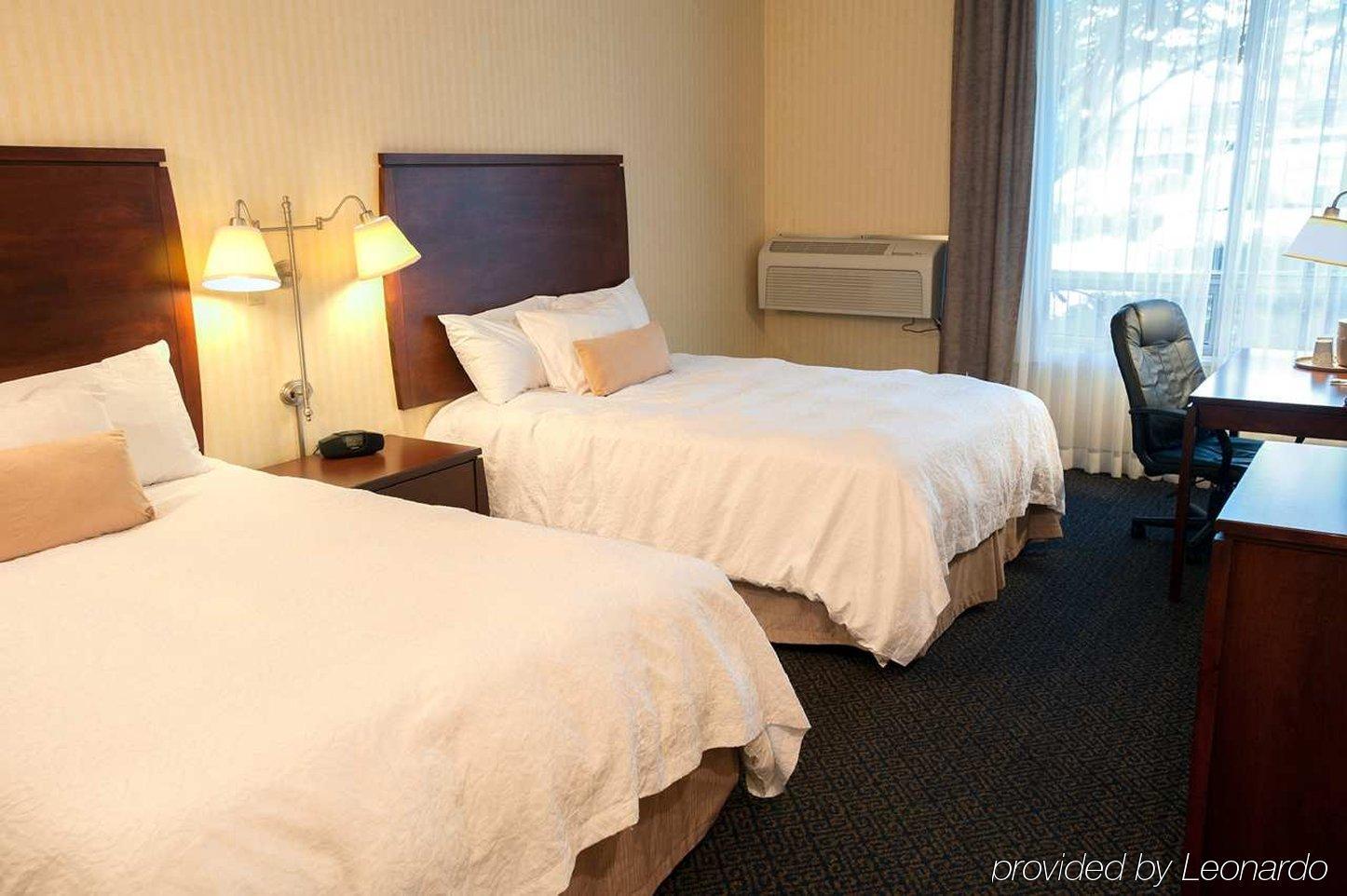 Ramada By Wyndham Niagara Falls By The River Exterior foto