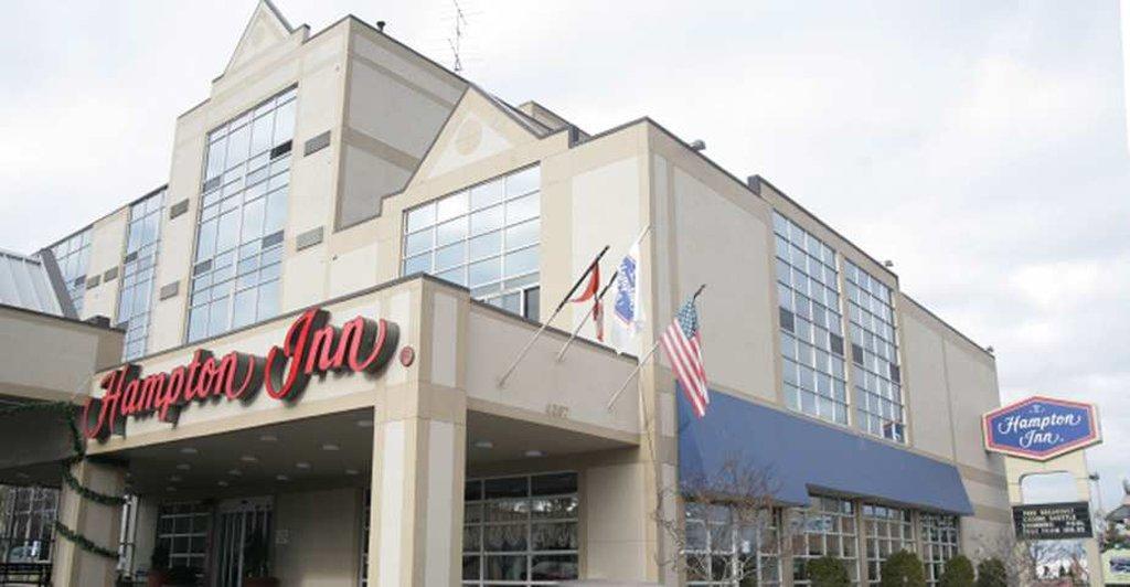 Ramada By Wyndham Niagara Falls By The River Exterior foto
