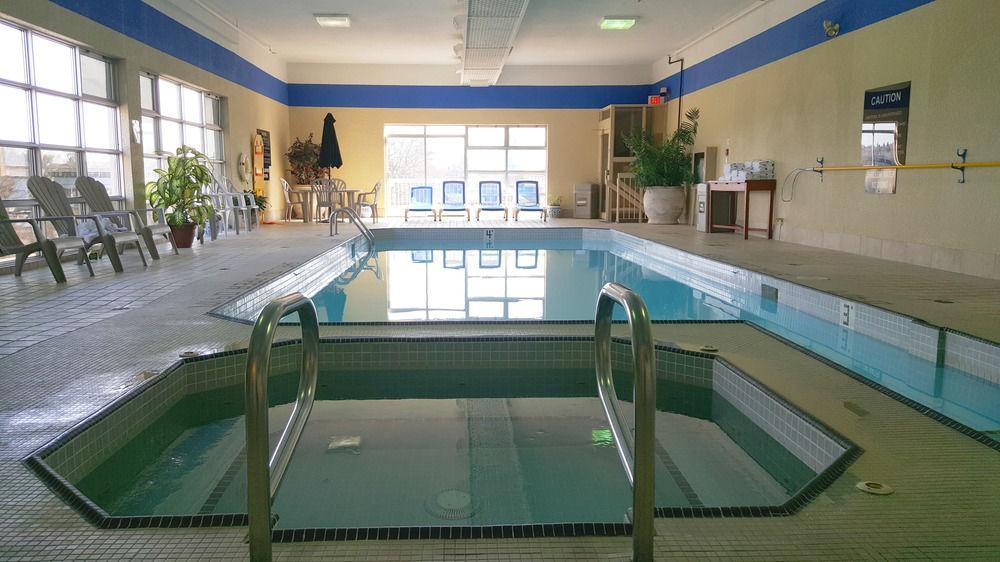 Ramada By Wyndham Niagara Falls By The River Exterior foto