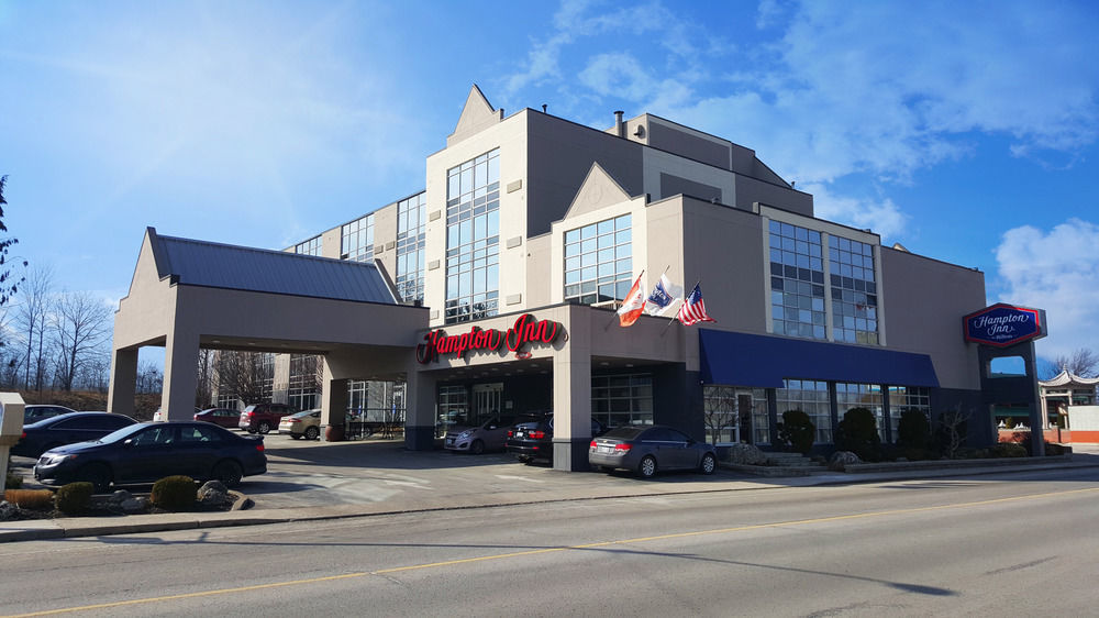 Ramada By Wyndham Niagara Falls By The River Exterior foto