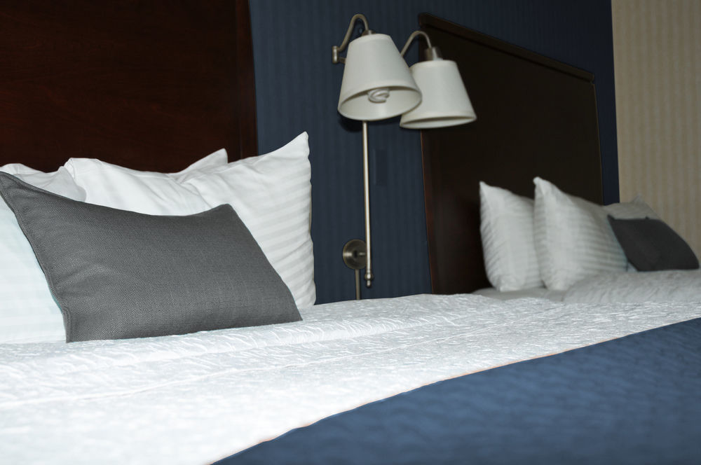 Ramada By Wyndham Niagara Falls By The River Exterior foto