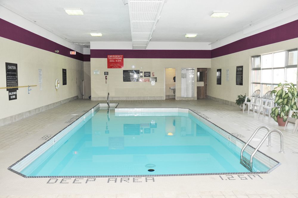 Ramada By Wyndham Niagara Falls By The River Exterior foto