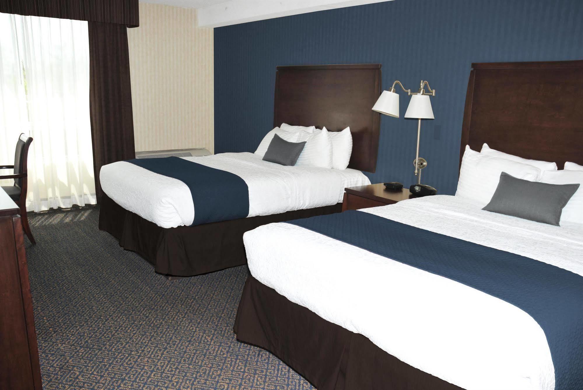 Ramada By Wyndham Niagara Falls By The River Exterior foto