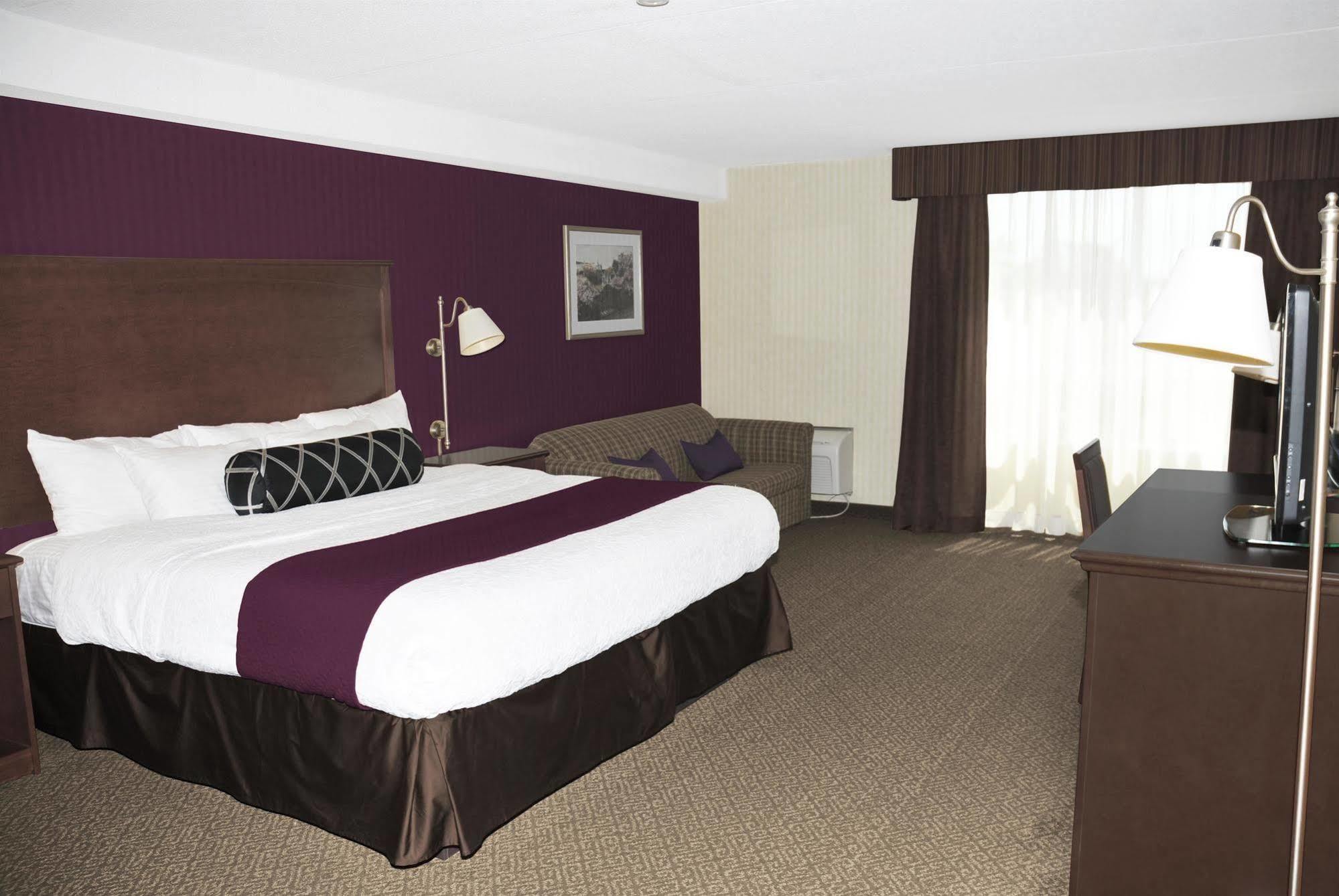 Ramada By Wyndham Niagara Falls By The River Exterior foto